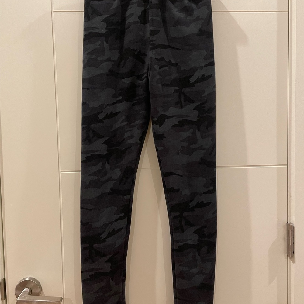 Camo Print Leggings - Black and Gray